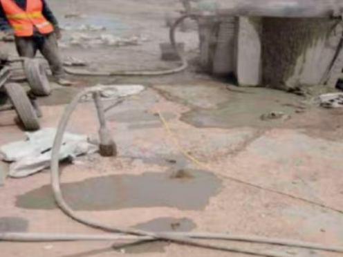 平湖水泥混凝土路面板底注浆技术 路面脱空注浆整治方案