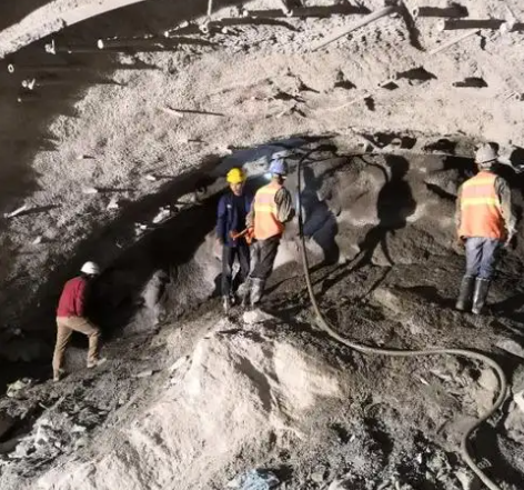 平湖拱顶带模注浆料的施工流程及注意事项